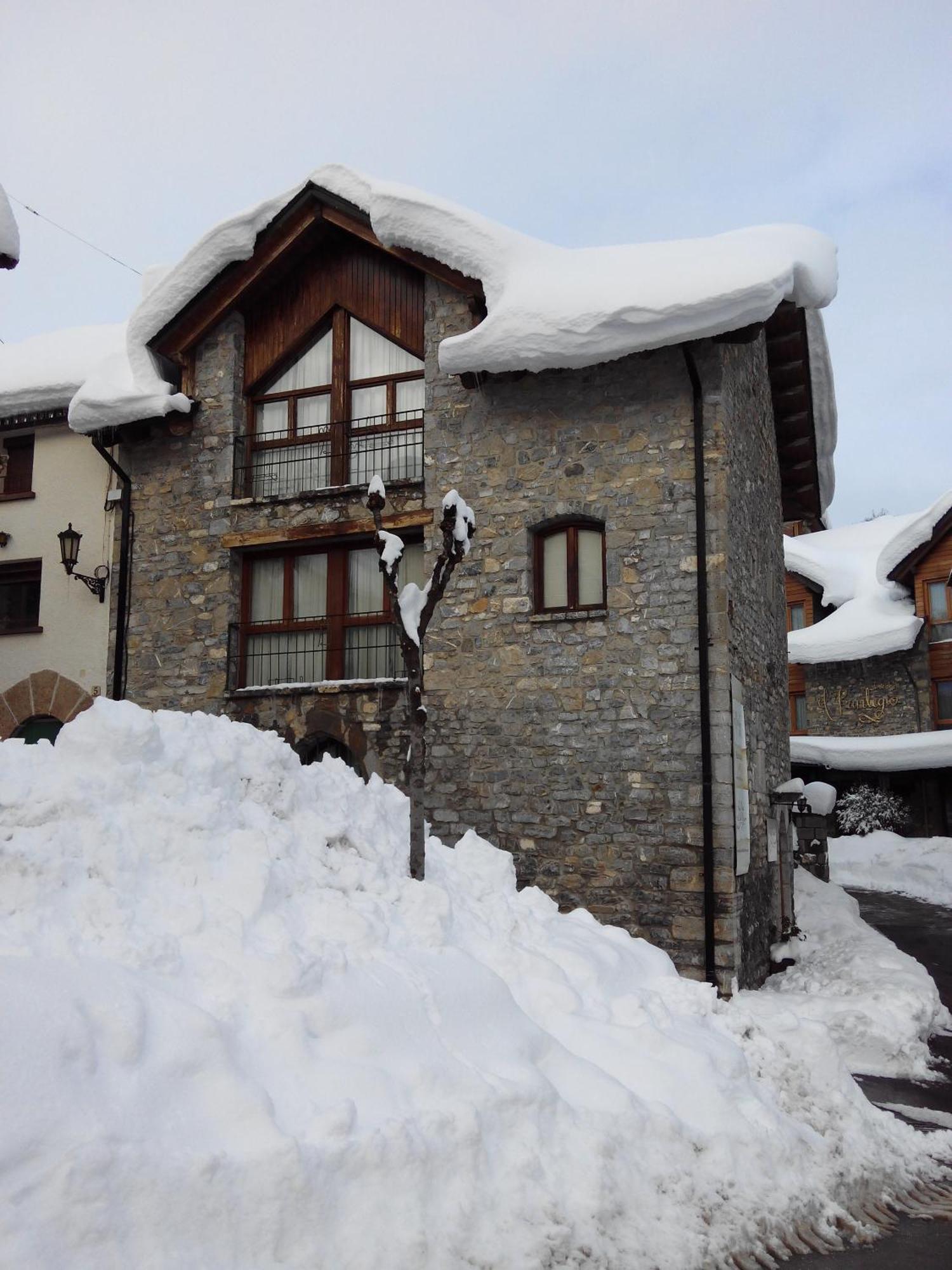 特拉马卡斯蒂拉·德·滕 Abadia Del Pirineo酒店 外观 照片